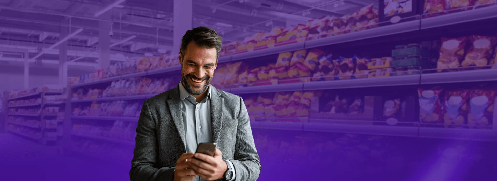 Vendedor usando o Marte no celular